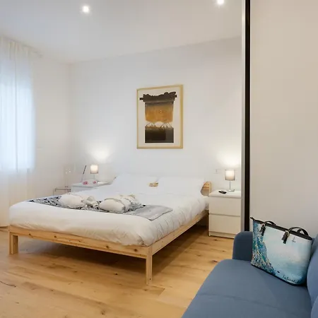 Alexander's Nest ترييستي