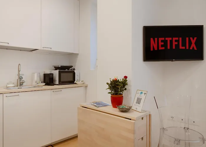 Alexander's Nest ترييستي