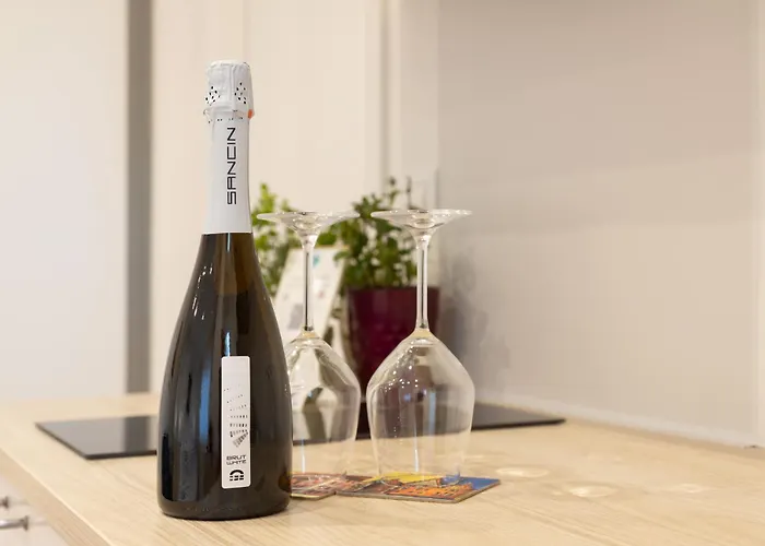 Alexander's Nest ترييستي